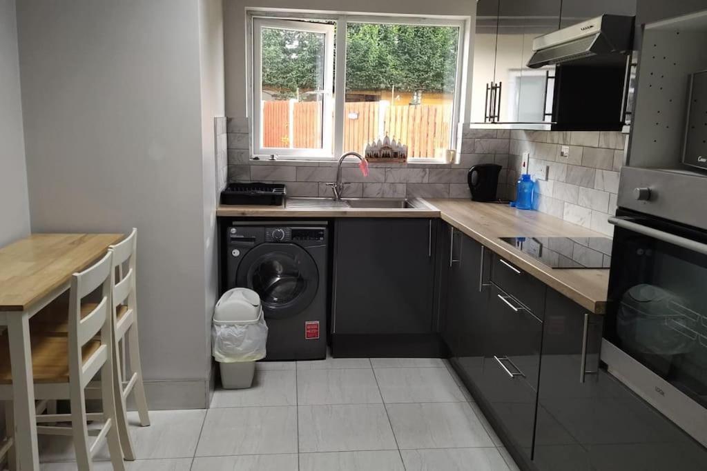 Studio With Private Kitchen ดับลิน ภายนอก รูปภาพ
